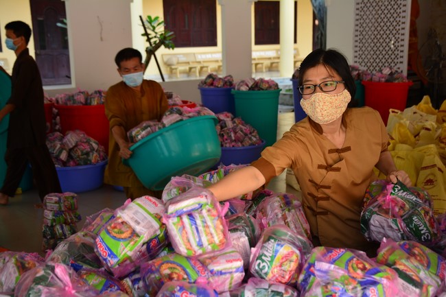 Continuing to support people in need in the Covid-19 pandemic of Hoang Phap Pagoda (series 2)